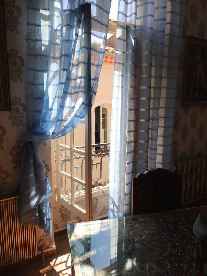 Отель Chez Les Artistes Servian Экстерьер фото